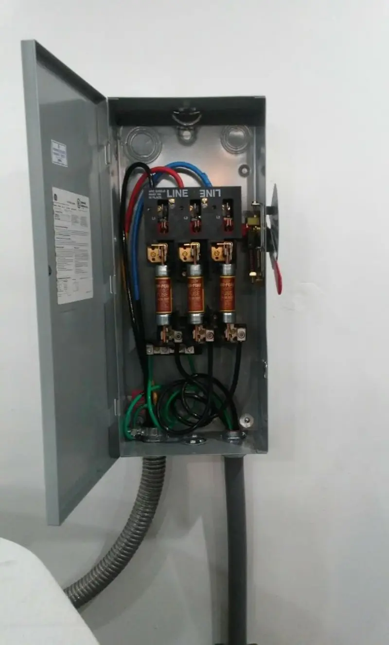Three-phase disconnect switch installed for Electrical Wiring & Rewiring in Columbus